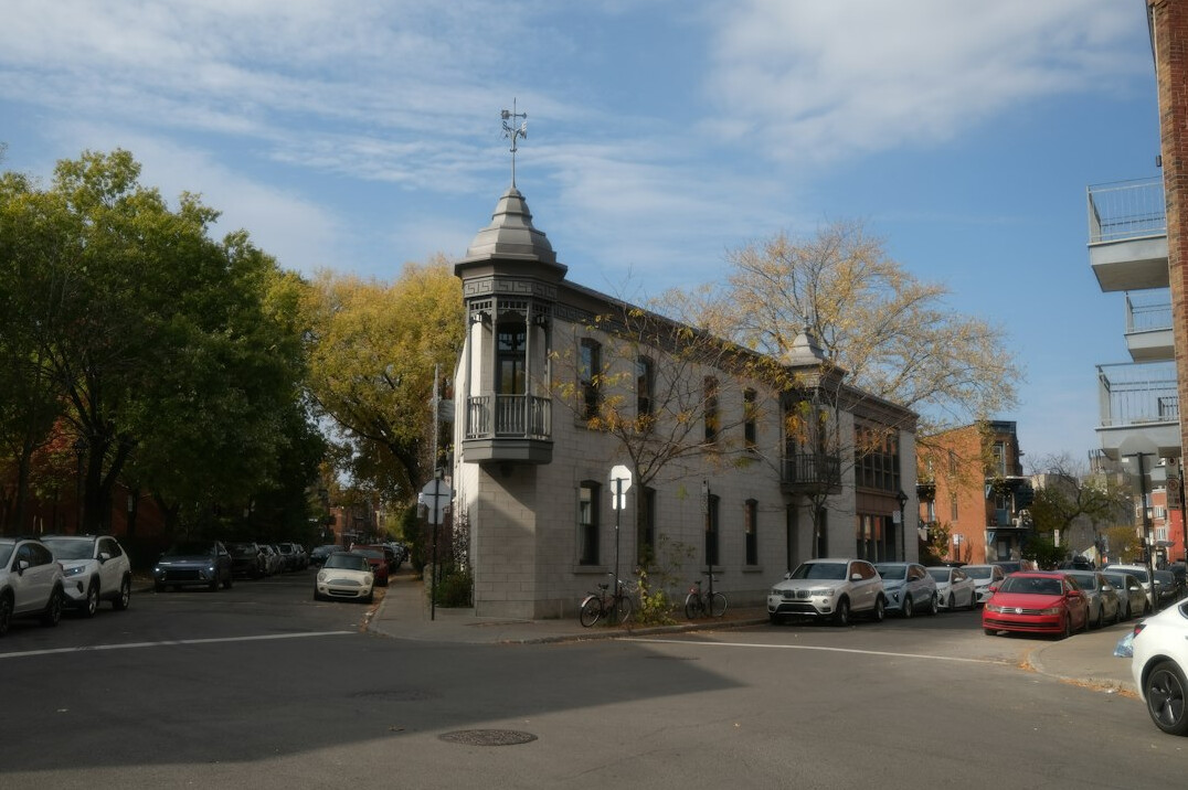 montreal neighborhood street scene